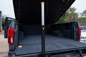 Camion tracteur diesel poids lourd 6x4 avec cabine couchette pour la logistique longue distance et le transport de marchandises - Product Image 3