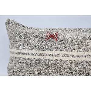 Almohada de lana Kantha bordada gris vintage, técnica tejida con patrón de rayas sutiles de 16x48 pulgadas - Product Image 2