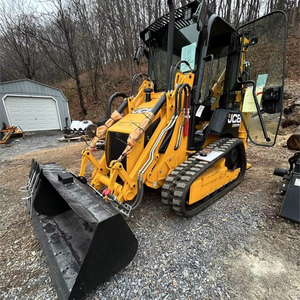 Chargeuse compacte sur chenilles JCB, moteur diesel, couleur jaune, équipement de construction robuste - Product Image 1