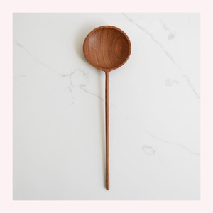 Cuchara agitadora de madera dura sostenible Herramienta de cocina ergonómica, resistente al calor y antiarañazos para cocinar de forma segura - Product Image 2