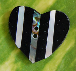 Bouton en coquille amour coquillage bijoux bouton artisanat naturel artisanal avec motif d'amour taille de coquille 22x20mm - Product Image 4