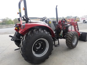 Performances sur le terrain puissantes avec le tracteur Case IH Farmall 75A, conçu pour l'efficacité, la durabilité et des opérations agricoles fluides. - Product Image 4