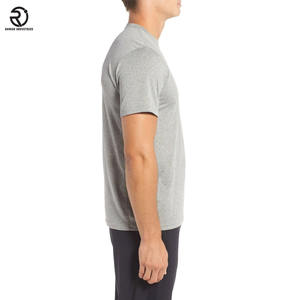 เสื้อยืดพอดีตัวสำหรับผู้ชายเสื้อยืดกราฟิกผ้าโพลีเอสเตอร์พิมพ์ลายโลโก้แบบกำหนดเอง - Product Image 6