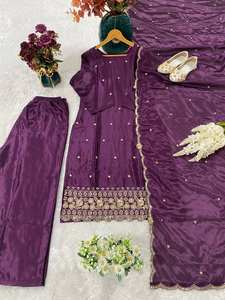 Nouvelle tenue de fête Salwar Kameez, broderie lourde avec travail de fils et de sequins, en pure soie Chinnon lourde, pour occasions spéciales. - Product Image 2