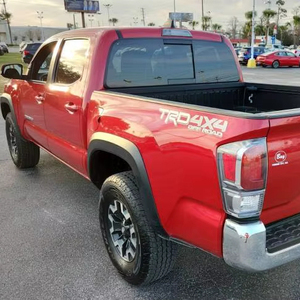 (W&T) PROMOCIÓN Ventas 2021 TOYOTA TACOMA TRD OFF ROAD DOBLE CABINA 5' BED V6 4WD CAMIONETA AUTOMÁTICA USADA - Product Image 1