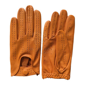 Guantes de conducción con tela suave y flexible que ofrecen un ajuste cómodo, un agarre seguro y un diseño transpirable, adecuados para viajes largos por carretera. - Product Image 4