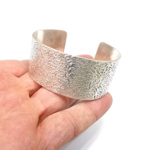 Brazalete ancho de diseñador floral de latón puro 100% hecho a mano, brazalete ajustable, Regalo para mamá - Product Image 3
