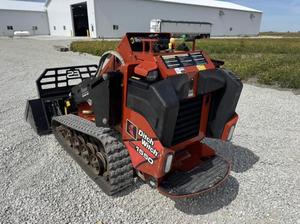 ENVÍO GRATUITO Ditch-Witch 1550 Mini Cargadora Compacta con Certificación EPA y CE, Cilindro Hidráulico Eaton, Motor Principal, Bomba, Caja de Cambios, Engranaje, PLC - Product Image 4