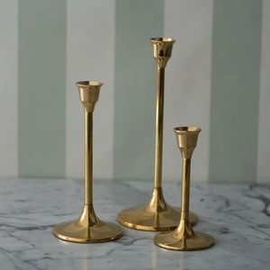 Porte-bougie en métal finement travaillé pour présenter des détails artistiques élégants avec une ambiance chaleureuse de lumière de bougie - Product Image 1