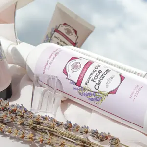 Gel Limpiador Facial Espumoso de Lavanda Inglesa 100ml y 250ml - Product Image 1