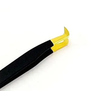 แหนบขนตาสแตนเลสปลายทองด้ามจับสีดำแบบมืออาชีพออกแบบโลโก้แบรนด์ตามสั่งรูปตัวแอลปลายแหลม - Product Image 2