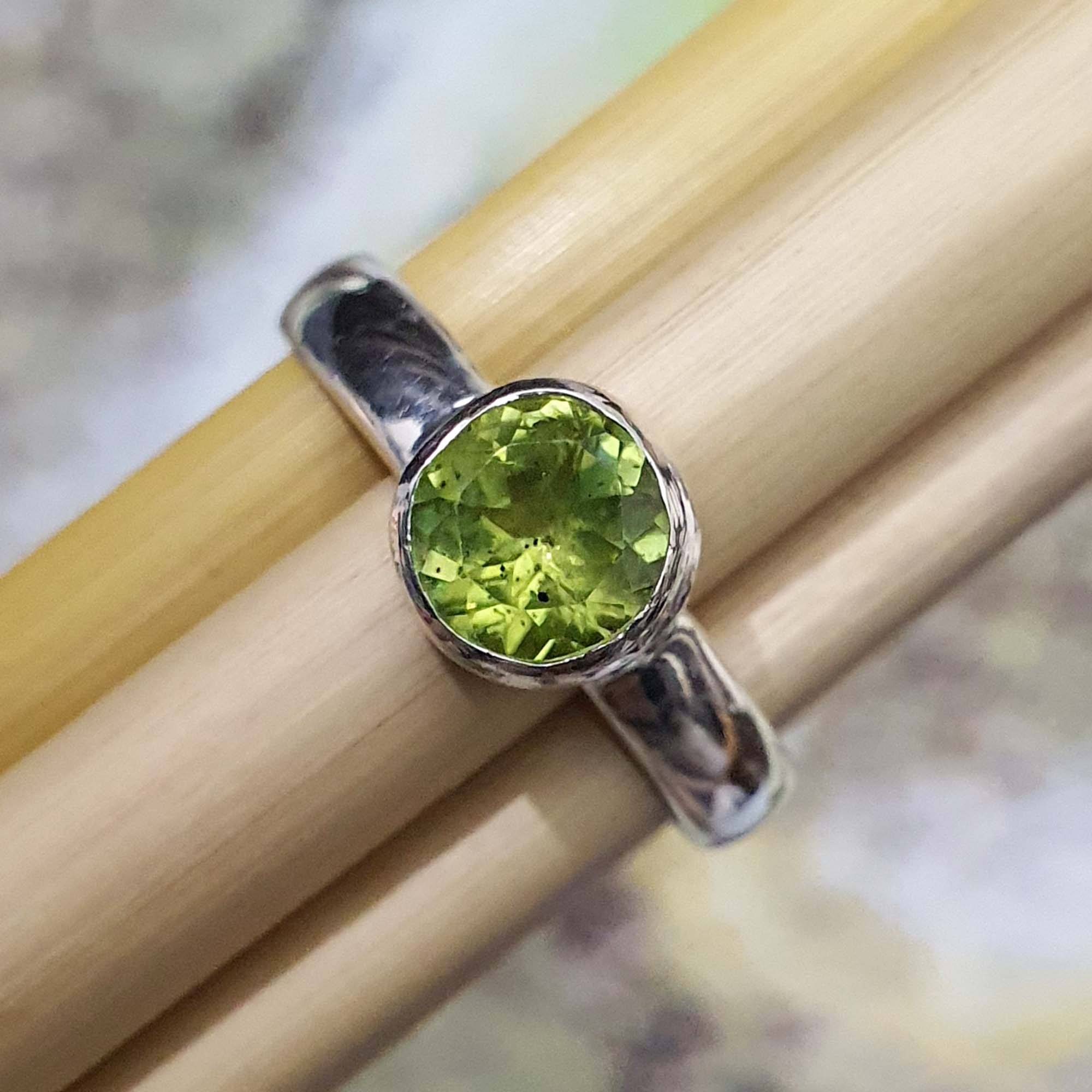 สีเขียว