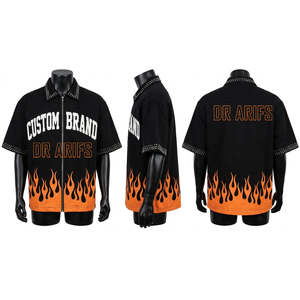 เสื้อเชิ้ตผู้ชายทรงโอเวอร์ไซส์ แขนสั้น ซิปหน้า ทรงบ็อกซี่ สไตล์สตรีทแวร์ คอเสื้อประดับหมุด พิมพ์ลายโลโก้ - Product Image 4