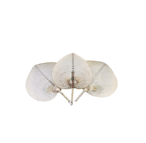 Éventails en feuille de palmier tressés colorés bon marché Éventail en bambou fabriqué à la main pour tenture murale, cadeaux d'événement de mariage - Product Image 6