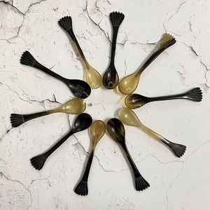 Cuchara de Cuerno de Búfalo Natural, Hecha a Mano y Pulida, Perfecta para Servir Especias, Condimentos o como Decoración de Mesa, Alta Calidad - Product Image 1