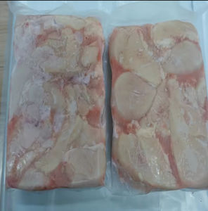 Pollo Entero Congelado Halal de Origen Brasileño, Carne de Aves de Corral Cuidadosamente Seleccionada y Procesada con Alto Valor Nutricional para Venta al por Mayor - Product Image 6