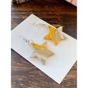 ต่างหูหยดน้ำทำมือจากหยกบัมเบิลบีและเงินสเตอร์ลิงจากเซาท์เวสต์ พร้อมจี้รูปดาว - Product Image 3