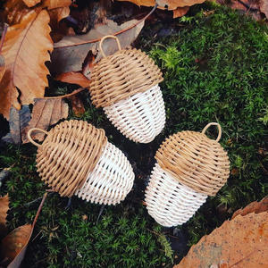 ORNEMENT D'ARBRE DE NOËL EN ROTIN TISSÉ À LA MAIN: OSIER NATUREL RÉTRO VINTAGE, DÉCORATIONS DE MAISON DE CLOCHE DE ROTIN, VENTE EN GROS. - Product Image 1