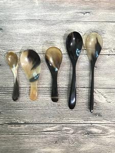 Cuchara de Cuerno de Búfalo Natural, Hecha a Mano y Pulida, Perfecta para Servir Especias, Condimentos o como Decoración de Mesa, Alta Calidad - Product Image 2