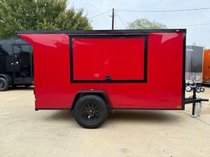 Remorque de transport fermée rouge 7x16 à nez en V, double essieu, freins électriques, pack Blackout, spoiler inclus - Product Image 2