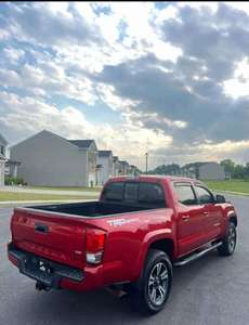 Caja de Cambios Automática para Toyota Tacoma Pickup 2016 con Volante a la Izquierda, Interior de Cuero Color Oscuro, Tamaño de Neumáticos R17 - Product Image 3