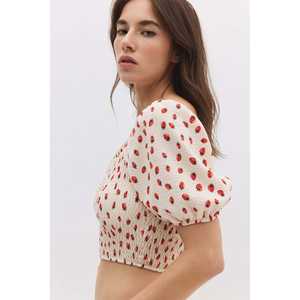 Blusa Corta Informal con Manga Casquillo y Logotipo Frontal - Product Image 1