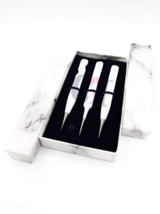 แหนบต่อขนตาสแตนเลสด้ามจับเพชรแบบตรงเคลือบผงสีขาวอุปกรณ์เสริมความงามออกแบบโลโก้ได้ตามต้องการ - Product Image 3