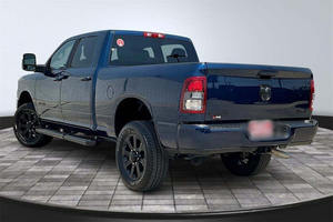 CAMIONETA USADA EN BUEN ESTADO 2024 2500 Big Horn Crew Cab 4WD Volante a la Izquierda ACC Neumáticos R19 Asientos de Tela con Interior Oscuro - Product Image 6