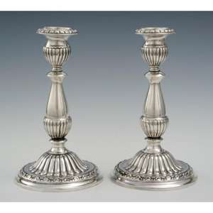 Bougeoir artistique en aluminium avec motif découpé au laser complexe idéal pour ajouter une touche d'élégance à votre table à manger - Product Image 6