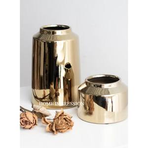 Vases à fleurs de ferme minimalistes modernes en aluminium faits à la main pour la conception artistique créative de table - Product Image 2