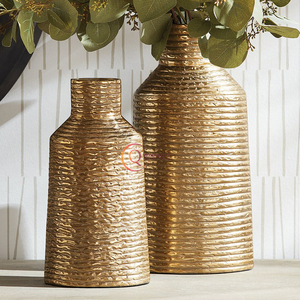 Venta caliente Florero de metal martillado Dorado decorativo Texturizado Acabado metálico Florero martillado hecho a mano Hogar de lujo - Product Image 1