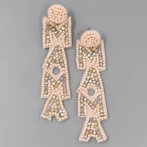 Pendientes de cuentas de Navidad hechos a mano verdes y amarillos, joyería festiva de vacaciones, accesorios únicos para pendientes de cuentas de mujer - Product Image 2