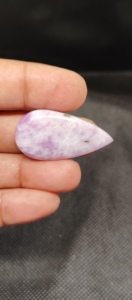 ลาพิโดไลต์ธรรมชาติคุณภาพสูง รูปทรงคาโบชอง สีน้ำเงิน ขัดเรียบ สำหรับทำเครื่องประดับ หินบำบัด ขนาดคละแบบ ขายส่ง UDGEMS - Product Image 5