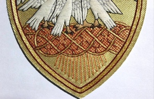 Ancre et croix Applique pour vêtements catholiques Velours rouge avec décoration en dentelle brodée Type d'insigne magnétique à coudre - Product Image 6