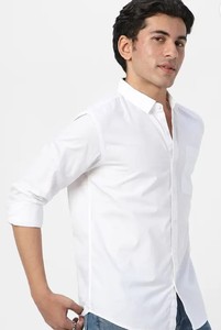 Chemise solide décontractée de coupe régulière pour hommes avec col ouvert Tenue de tous les jours élégante et confortable pour toutes les occasions - Product Image 3