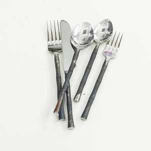 ชุดช้อนส้อมสแตนเลสด้ามจับดีไซน์หรูหราทนทานและเครื่องล้างจานปลอดภัยทำจากเหล็กมิเรอร์ - Product Image 5