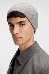 Chic Grey Slouch Beanie Estilo sin esfuerzo Accesorio de invierno esencial Ideal para capas - Product Image 3