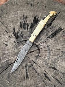 Cuchillo de Hoja Deslizante de Acero de Damasco de Grado Industrial Hecho a Mano, Personalizado, con Funda de Cuero, Mango de Hueso y Latón, Garantía de 3 Años - Product Image 4