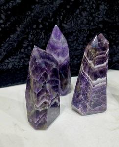 Pierre semi-précieuse améthyste de forme libre polie en forme irrégulière pour la guérison par le Reiki et la méditation, sculpture de présentation - Product Image 4