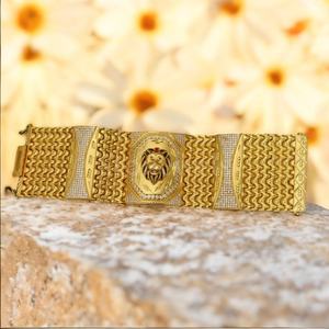 Pulsera de diamantes moderna de lujo para hombres y mujeres con diseño de cabeza de león dorado - Product Image 3