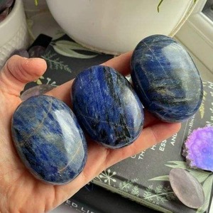 Piedra de Palma de cristal de sodalita de diseño único para curación de Chakras o Reiki y crecimiento espiritual disponible a un precio razonable - Product Image 1