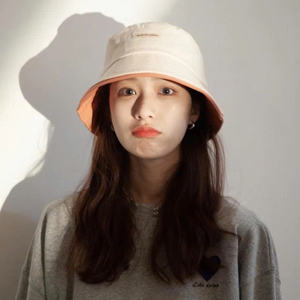 Stylish double-brimmed <b>bucket</b> <b>hat</b> with printed lettering in Japanese and Korean style <b>for</b> <b>women</b>. - Product Image 2