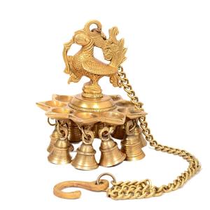 Diya de Latón con Diseño Moderno y Campanas Colgantes, Elegante Adorno Decorativo - Product Image 1