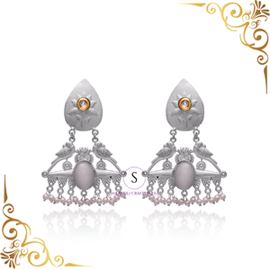 Pendientes hechos a mano de plata oxidada Jhumkas Pendientes chapados en oro Mujeres y niñas para fiesta de boda y ropa Haldi - Product Image 4