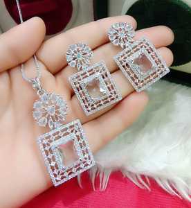 ชุดจี้เพชรเพอร์ไมอุนทรงรีเพชรแบบอเมริกันที่สวยงามเครื่องประดับงานปาร์ตี้ทำมือดีไซน์พรีเมี่ยมสินค้าจำนวนมาก - Product Image 1