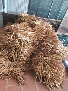 Fibras uniformes de jacinto de agua secas de alta resistencia, ideales para la fabricación de cestas, bolsos, manteles individuales y artículos ecológicos. - Product Image 6