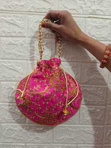 Bolsos de Potli bordados hechos a mano indios, regalos de devolución de recuerdos de boda, bolsos de mano de diseñador, bolso con cordón, estilo Rajasthani Batwa - Product Image 5
