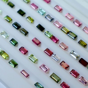 Tourmaline naturelle 3x5mm coupe baguette pierre précieuse multicolore en gros pour la fabrication de bijoux - Product Image 2