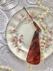 Chausse-chaussures de voyage haut de gamme avec design ergonomique compact, poignée en bois poli et embout métallique élégant pour une utilisation sans effort partout - Product Image 1