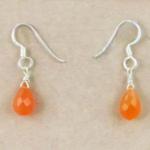 Boucles d'oreilles vintage en argent 925 avec pendentif en or plaqué, design en forme de larme avec pierre de cornaline orange, émeraude et perle pour femmes - Product Image 2